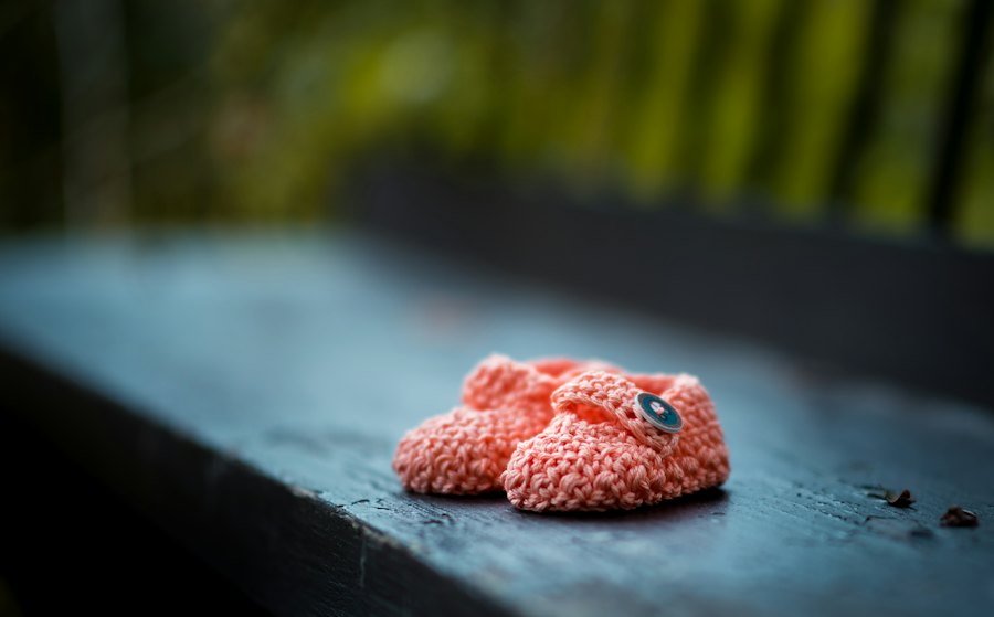 Roze gebreide babyslofjes