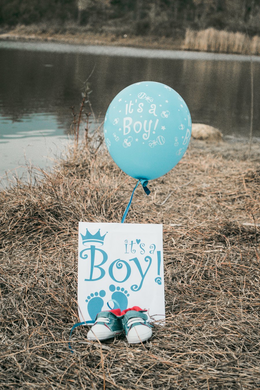 Blauwe ballon met een bordje It's a boy